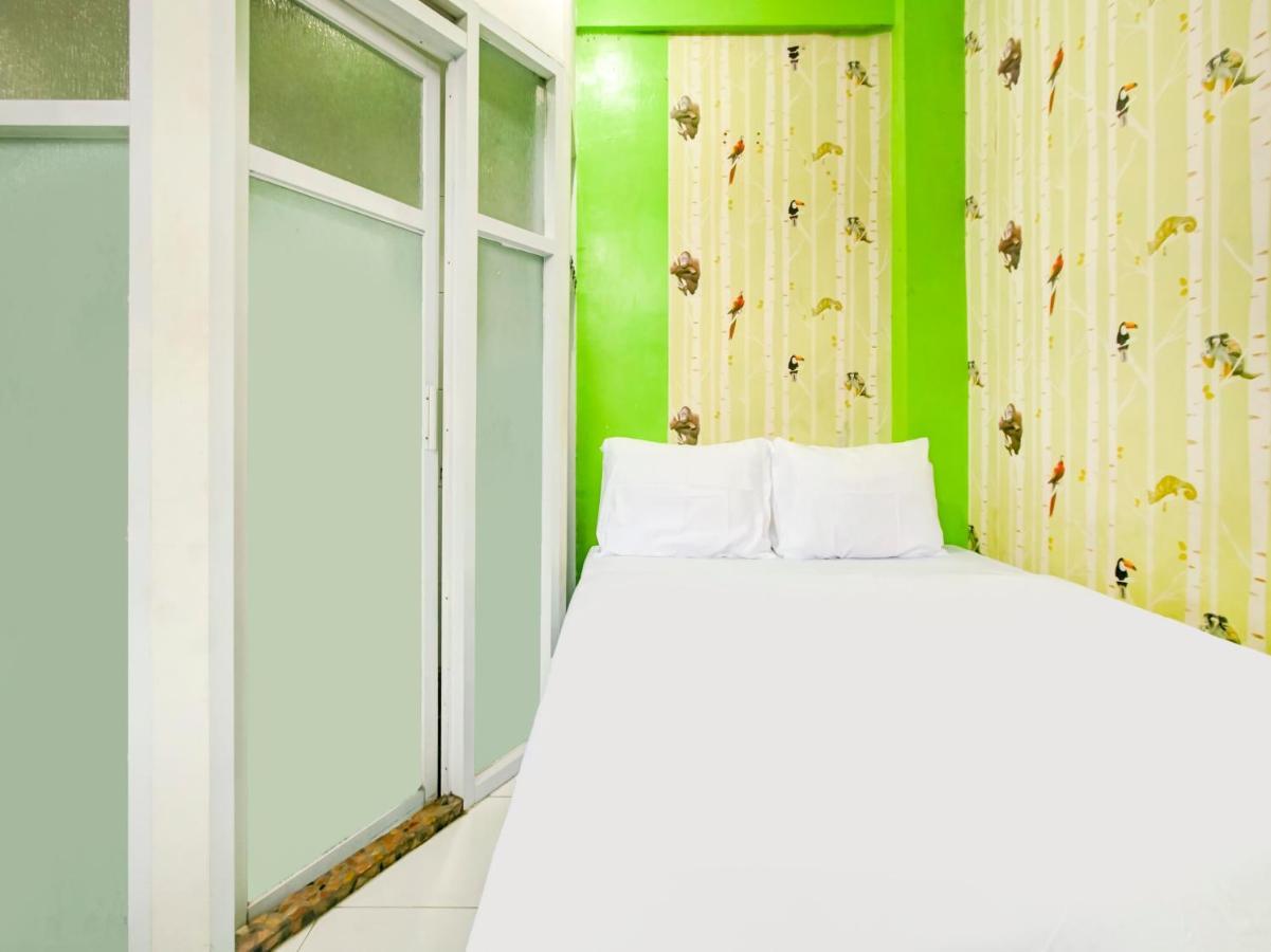 Oyo Life 3103 Opo Homestay & Kost Malang Extérieur photo