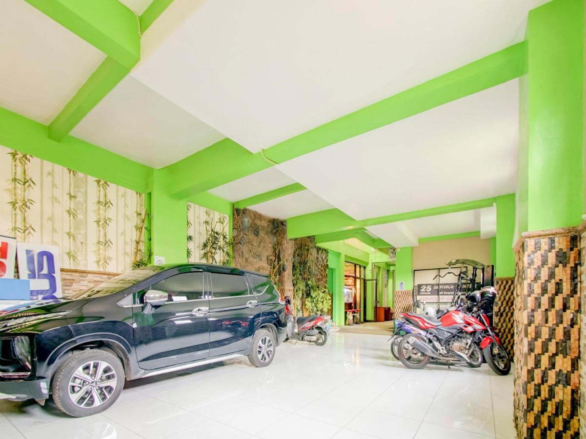 Oyo Life 3103 Opo Homestay & Kost Malang Extérieur photo