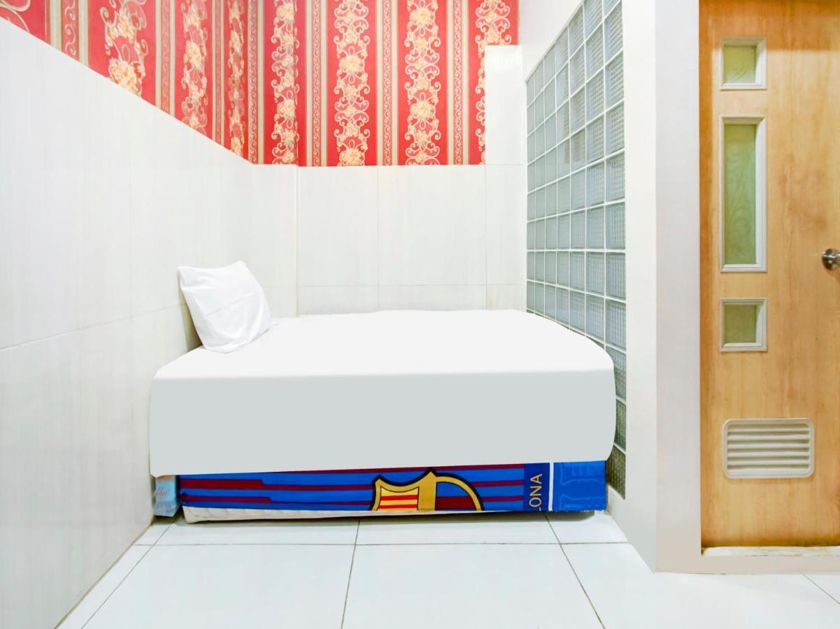 Oyo Life 3103 Opo Homestay & Kost Malang Extérieur photo