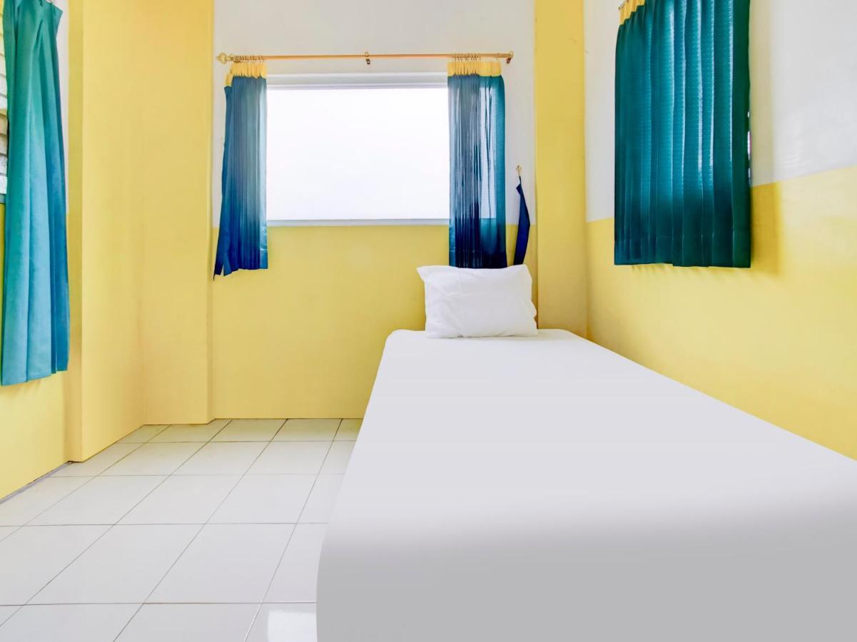 Oyo Life 3103 Opo Homestay & Kost Malang Extérieur photo